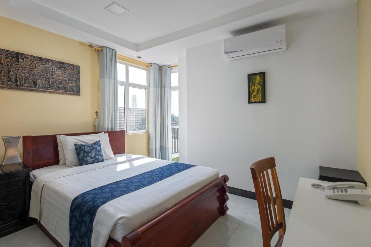 Botum Palace Hotel Phnom Penh Eksteriør bilde