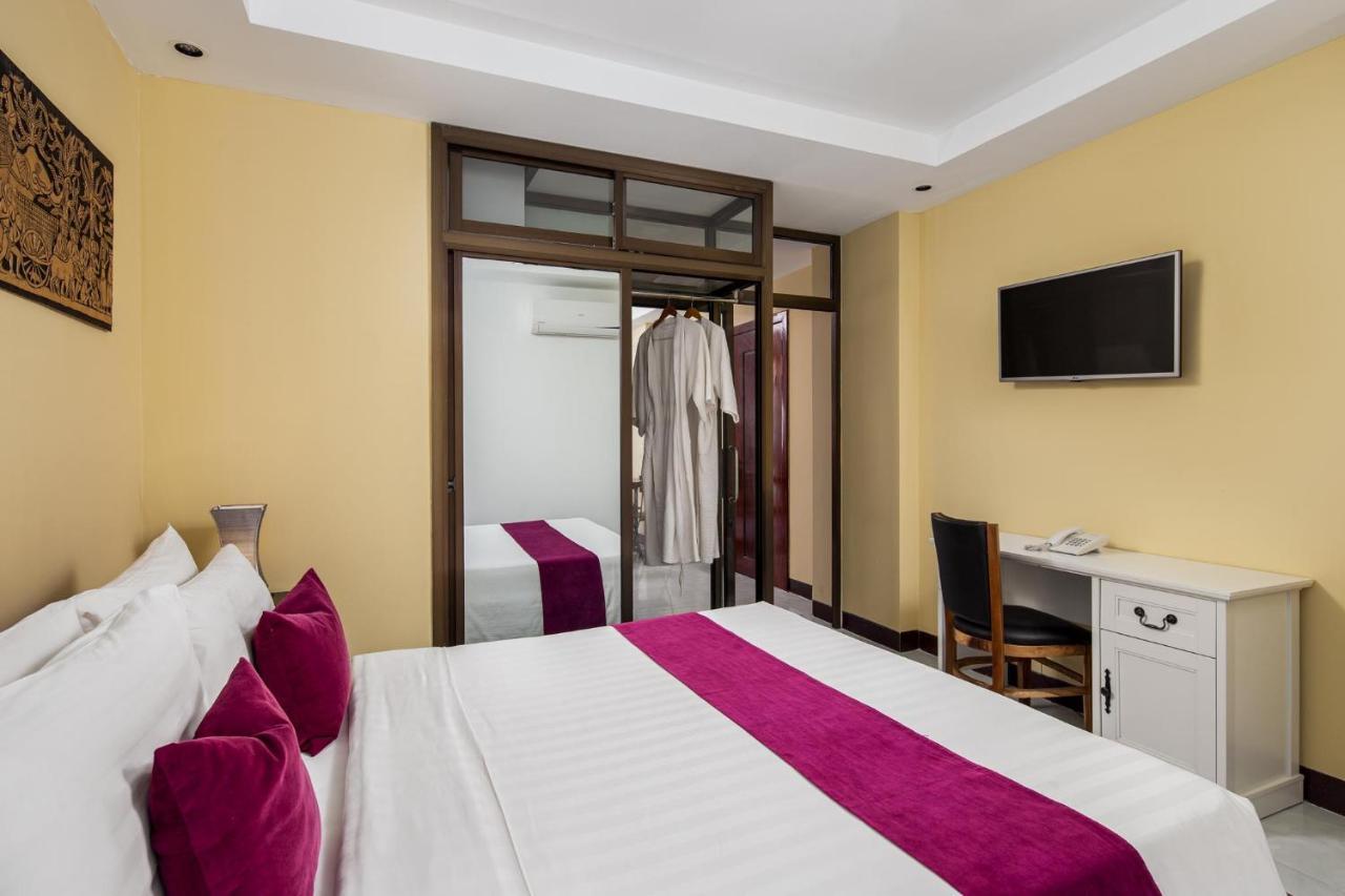Botum Palace Hotel Phnom Penh Eksteriør bilde