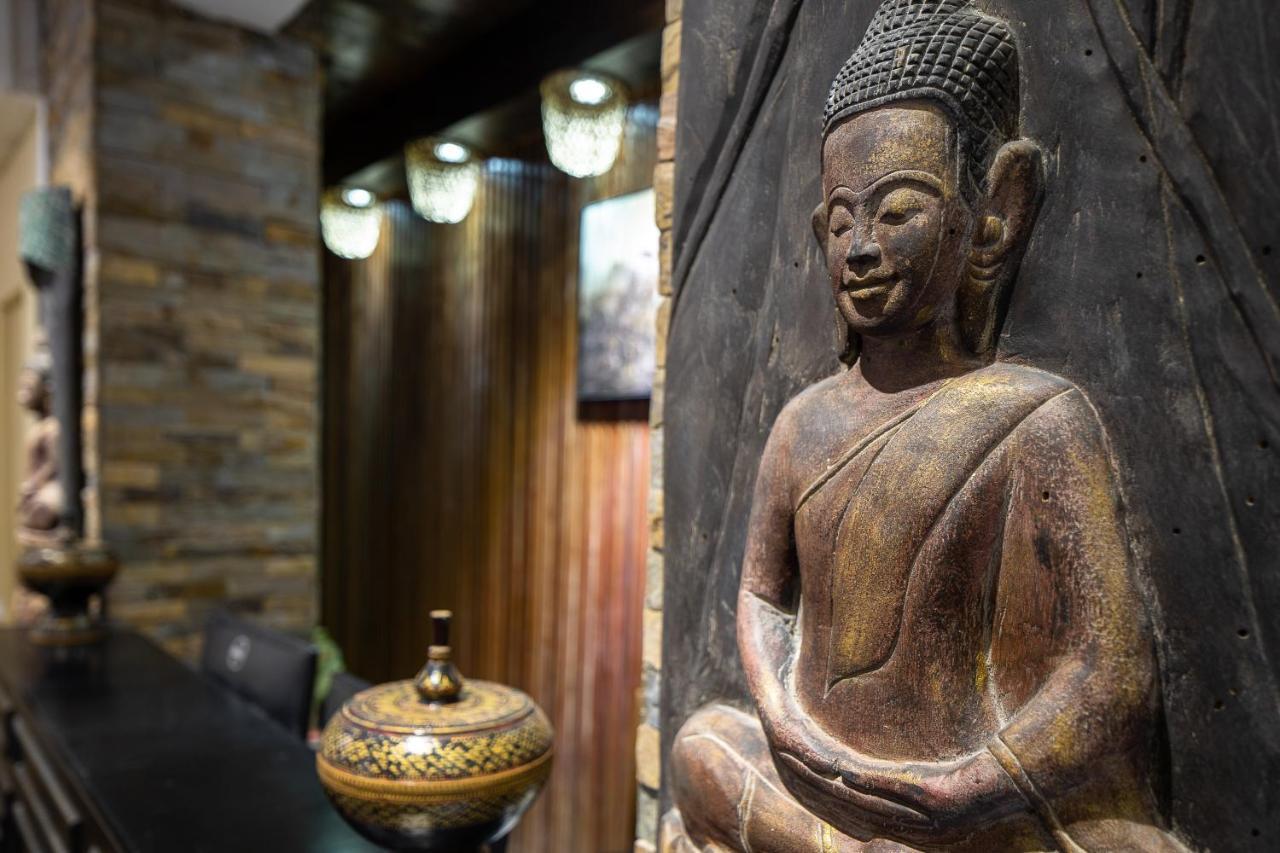 Botum Palace Hotel Phnom Penh Eksteriør bilde