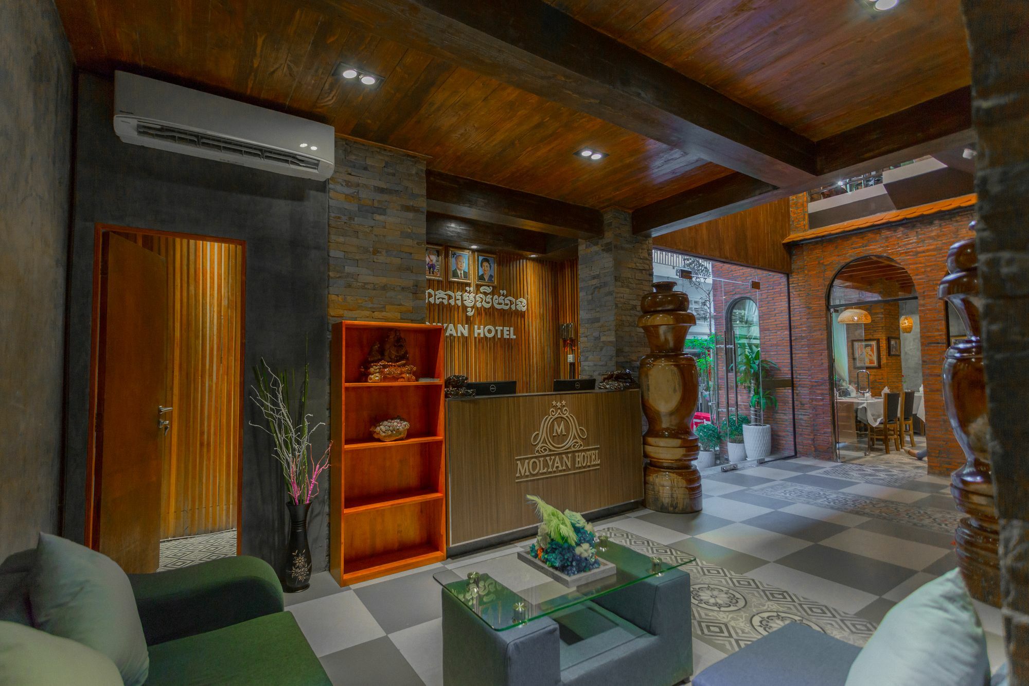 Botum Palace Hotel Phnom Penh Eksteriør bilde