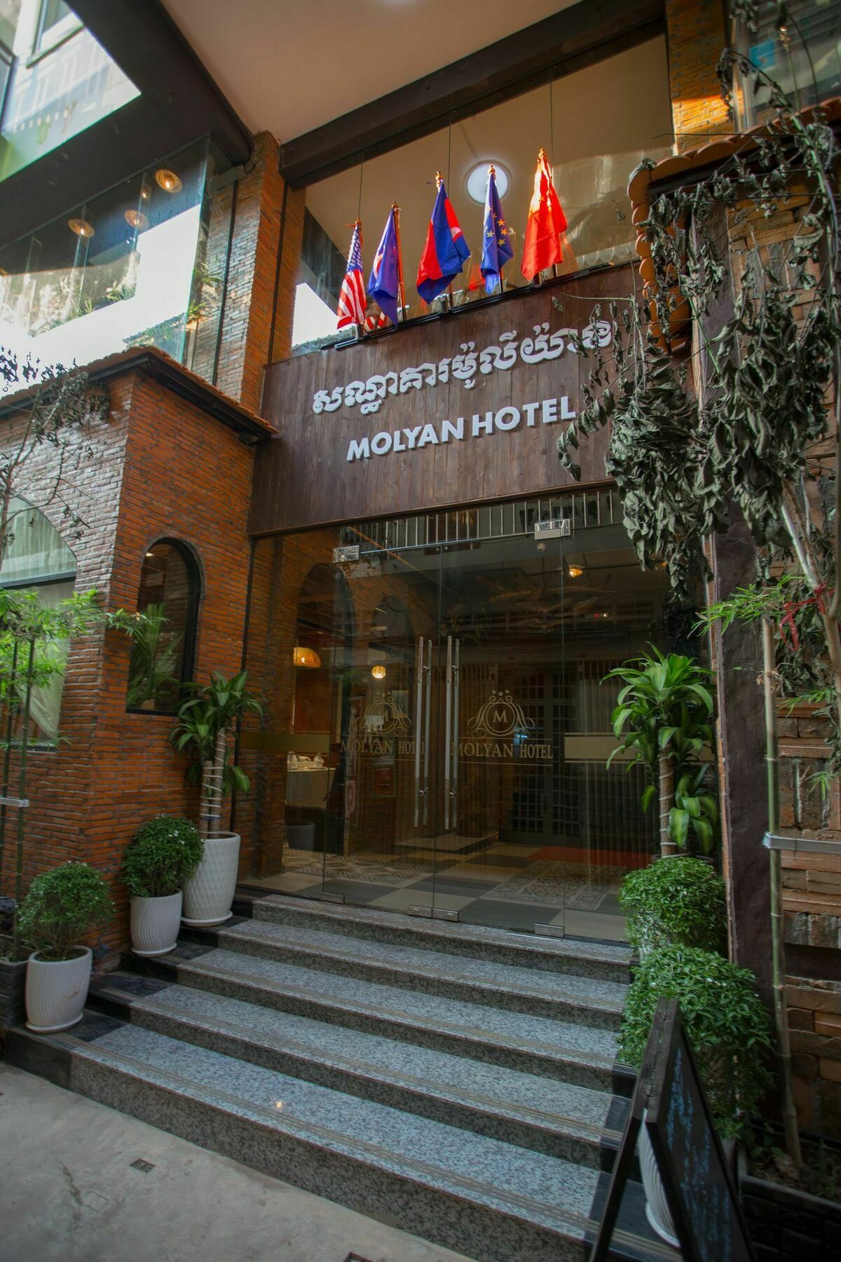 Botum Palace Hotel Phnom Penh Eksteriør bilde